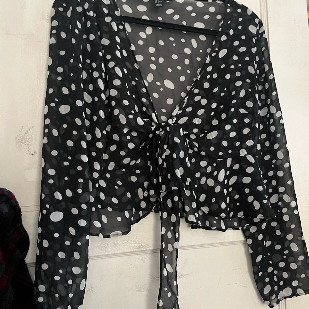 Forever 21 Black and White Tie Front Crop Blouse
